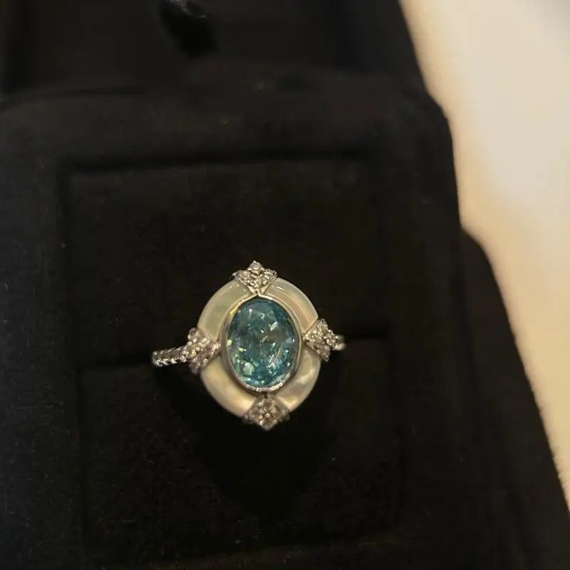Állítható vintage gyűrű fehér aranyból és akvamarinból